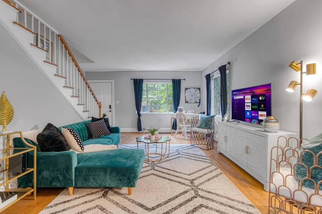 Charming Getaway, Minutes To Everything! Charlotte