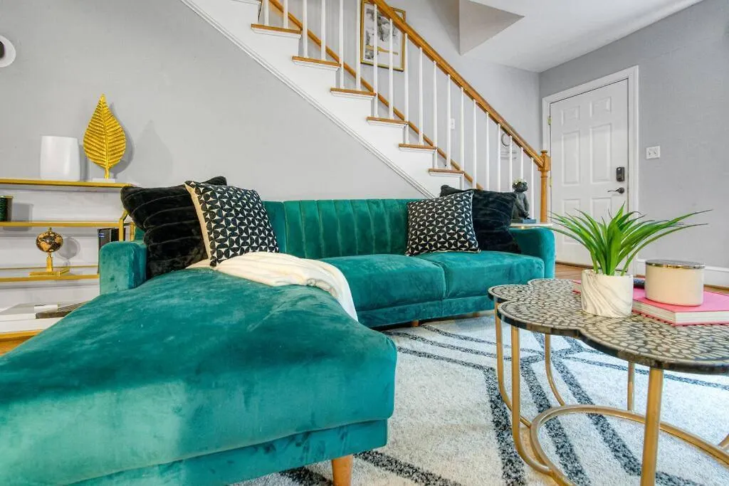 Charming Getaway, Minutes To Everything! Charlotte Holiday home