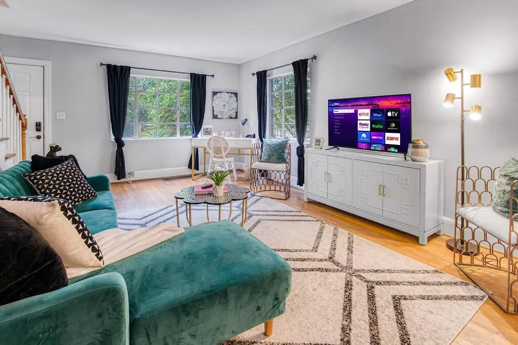 Charming Getaway, Minutes To Everything! Charlotte Holiday home