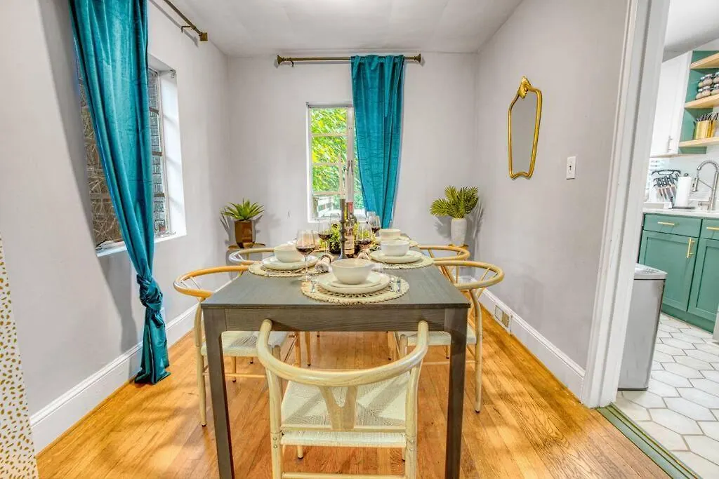 Holiday home Charming Getaway, Minutes To Everything! Charlotte